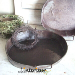 Oude metalen bak
