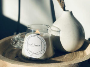 Lush linen scented candle
