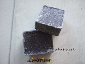 Amber block velvet black