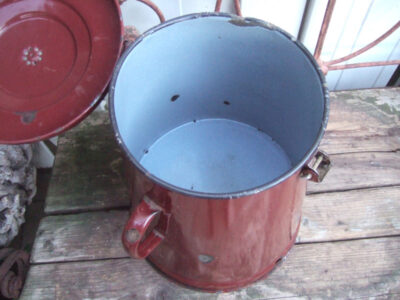 Brown enamel food kettle with lid1