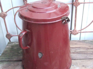 Brown enamel food kettle with lid