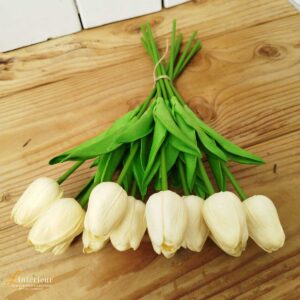 Bosje tulpen wit