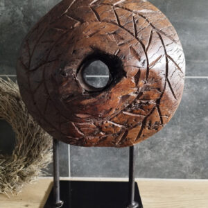 Wheel on stand decoratie beeld