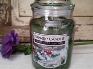 Yankee candle pepperberry pine