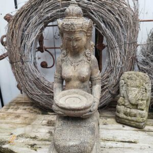 Balinese Godin met offerschaal